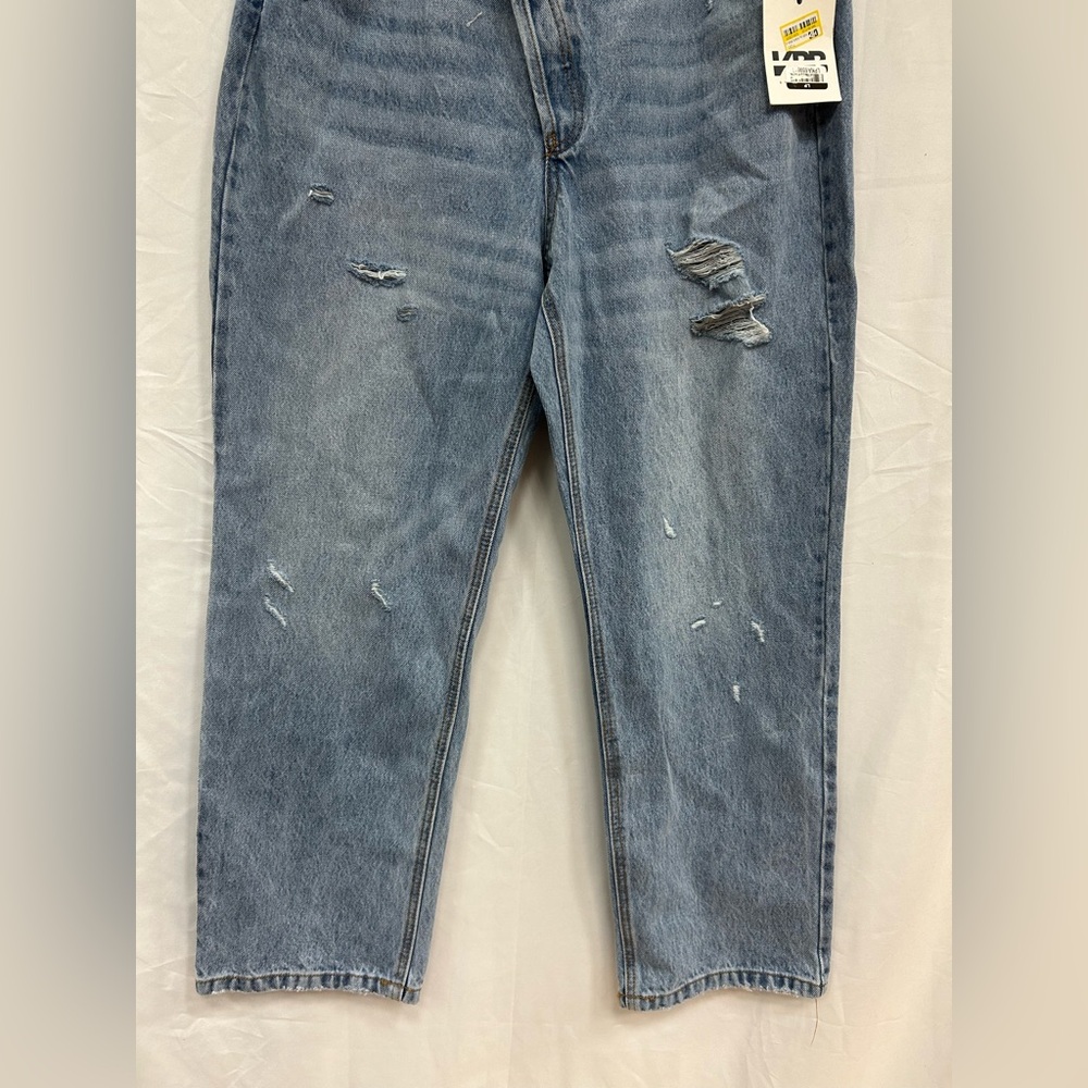 Light Wash Straight Leg Womens Jeans - Picture 8 of 12